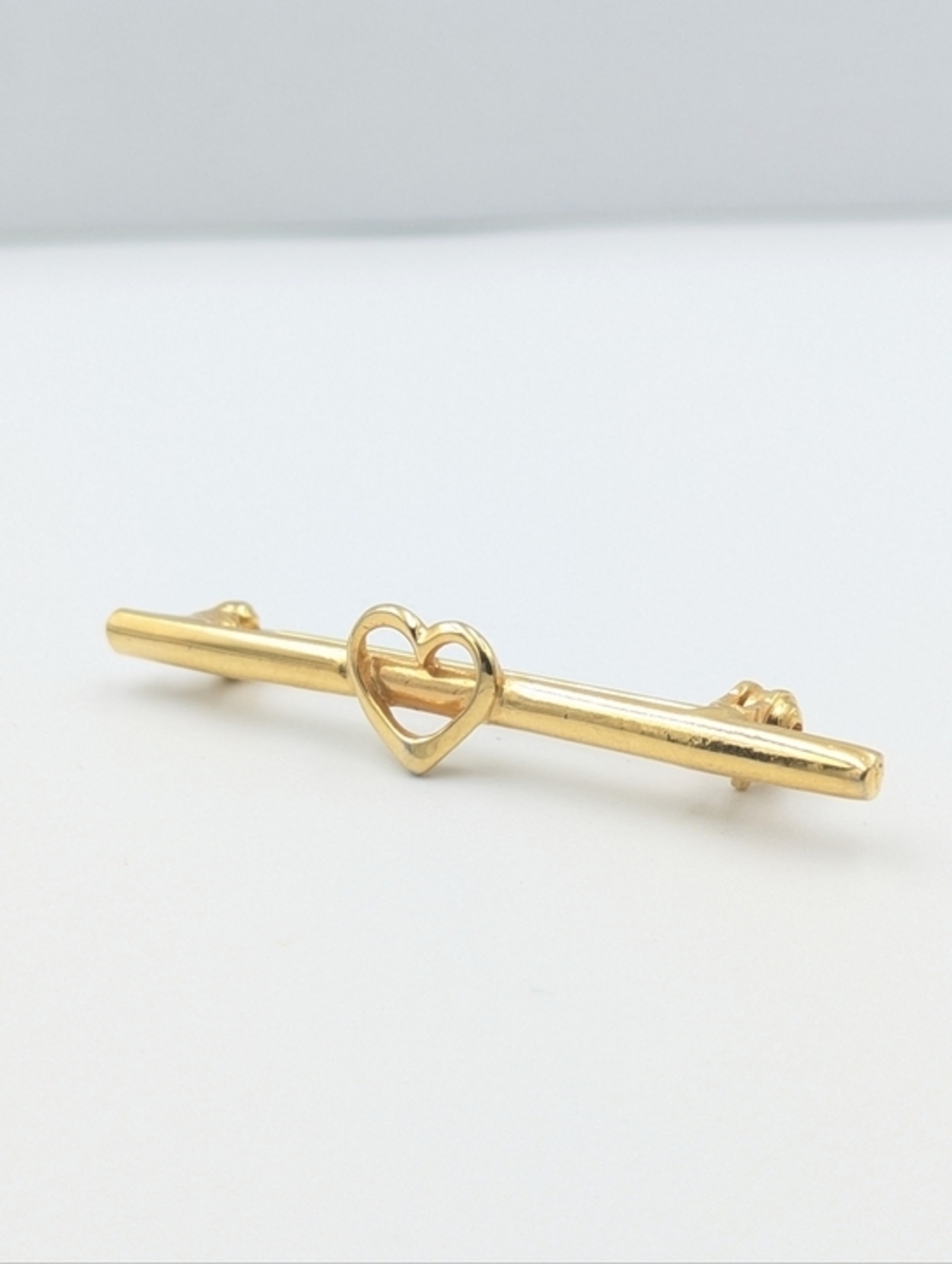 Vintage gold tone open heart bar brooch pin